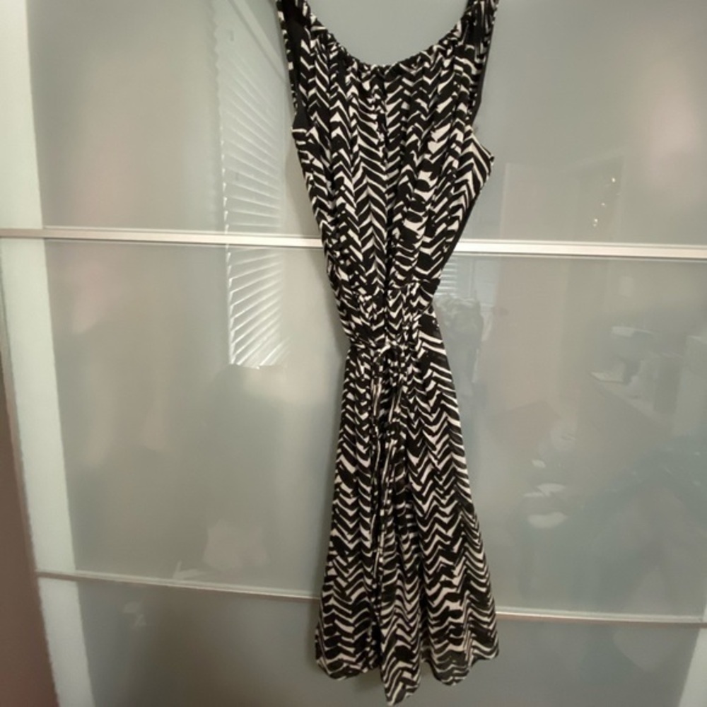 Burberry Dress women’s size xs /s black and gray pattern size 4 with string belt